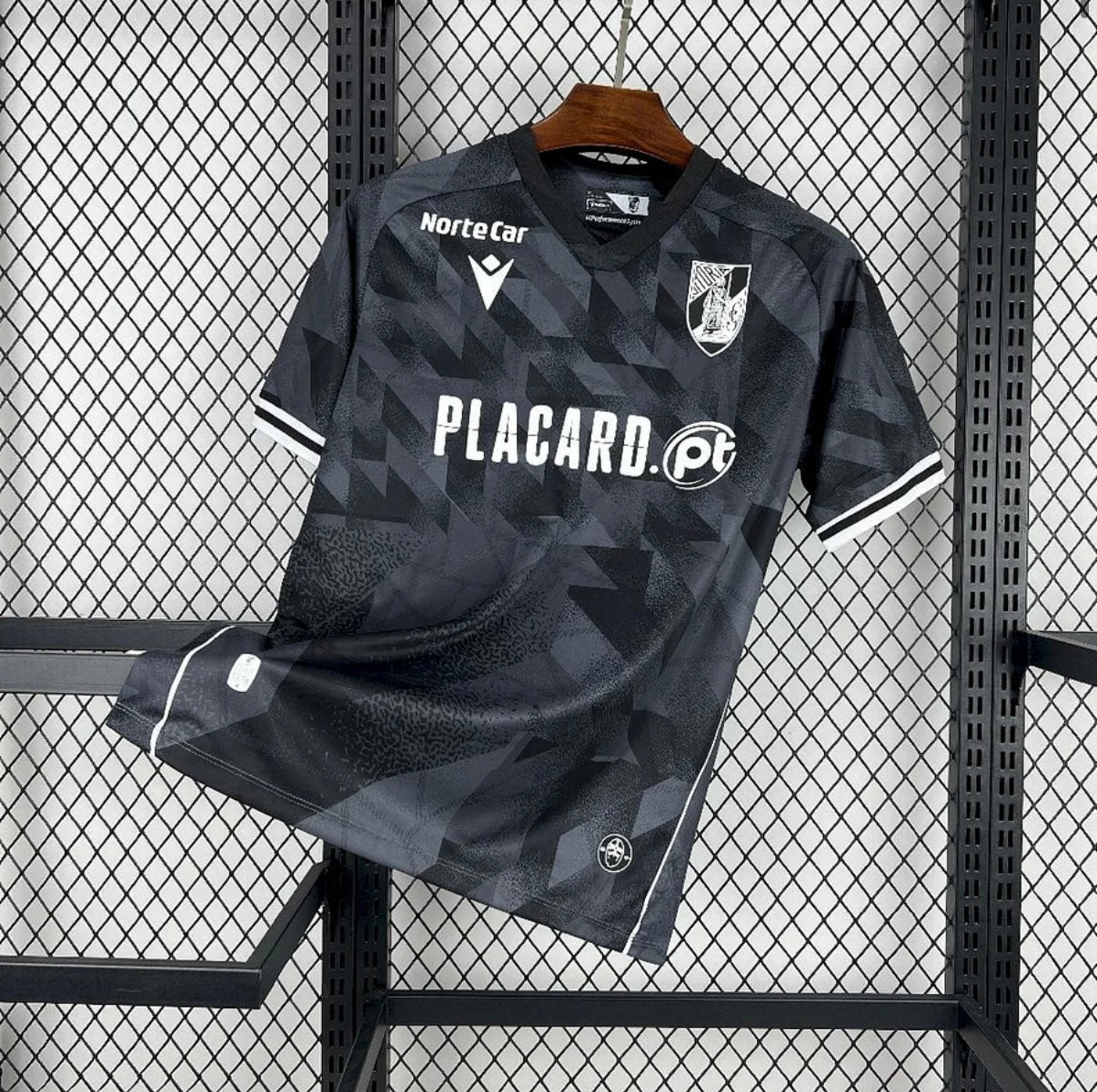 Vitoria Guimaraes Extérieur Maillot de foot 2006 - 2007. Sponsored by Vitoria Guimaraes Extérieur Maillot de foot 2006 - 2007. Sponsored by