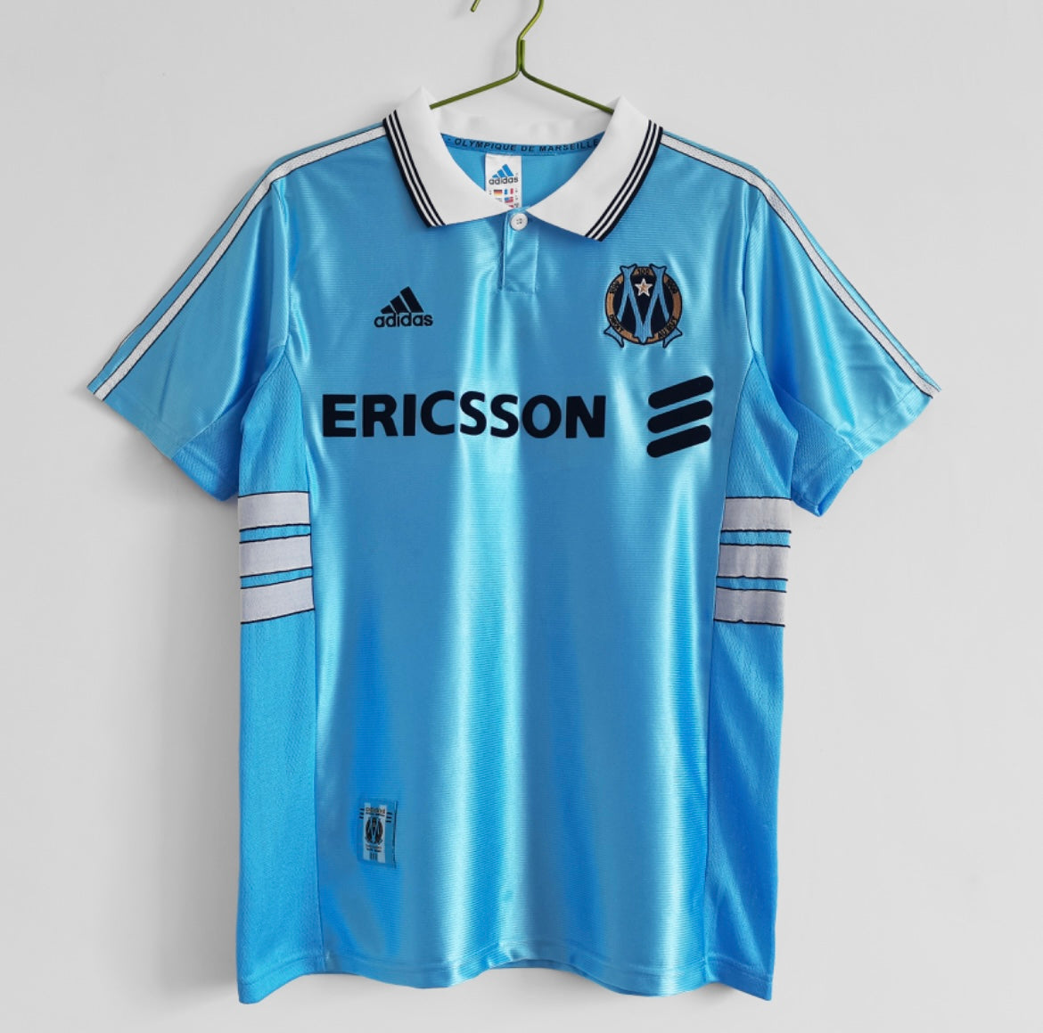 Maillot OM Vintage 1998/99 - Rétro Extérieur - Retro Foot Maillot OM Vintage 1998/99 - Rétro Extérieur - Retro Foot