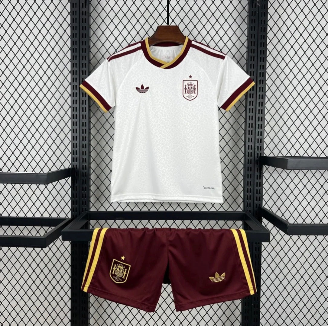 Kits Enfants Espagne 2026 Extérieur 2 Étoiles