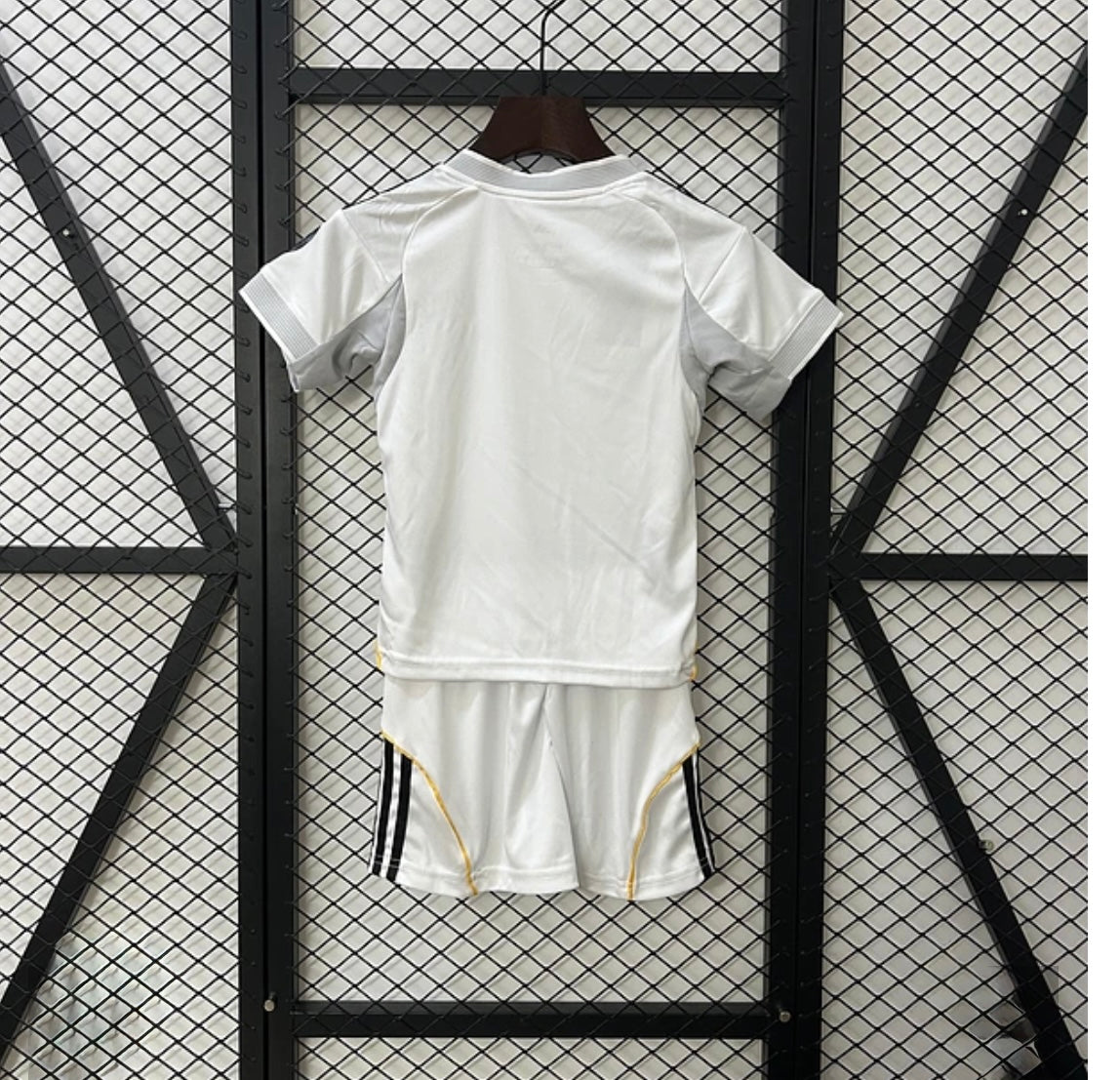Kits Enfants Real Madrid 2025/26 Domicile