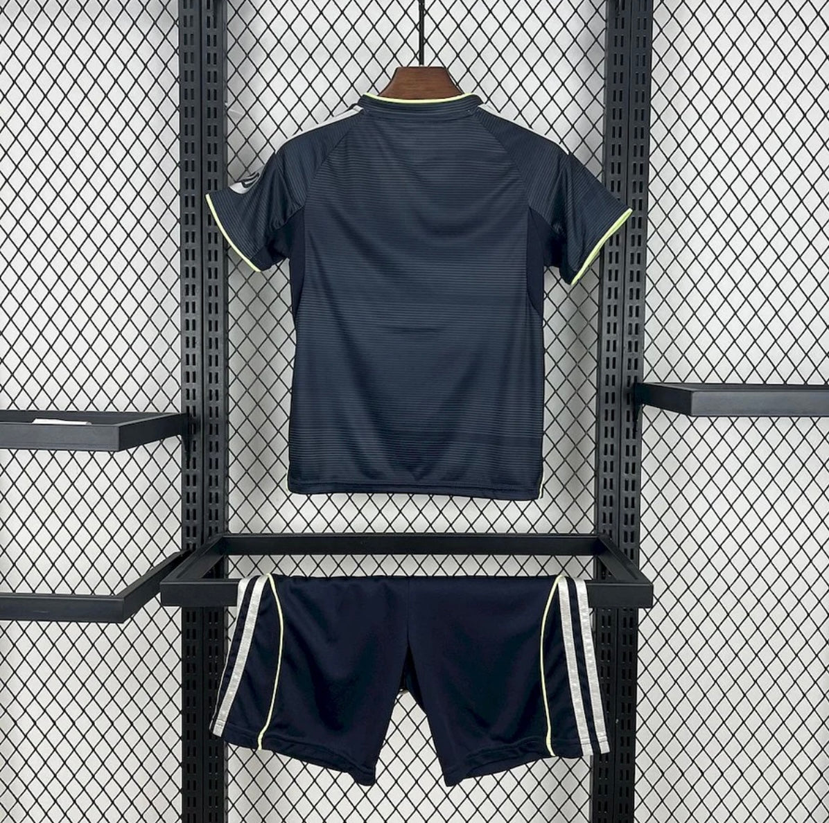 Kits Enfants Real Madrid 2025/26 Extérieur
